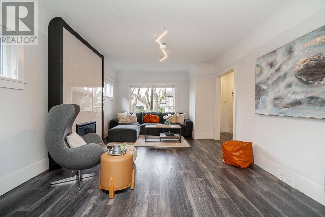 Vancouver, BC V5Z2A1,948 W 22ND AVENUE