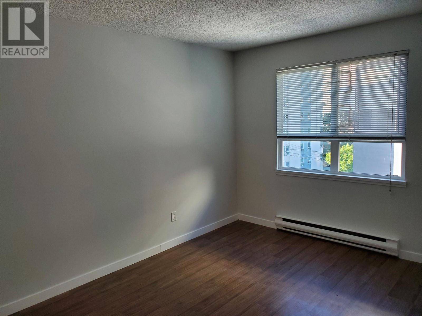 Vancouver, BC V6E1W3,921 THURLOW ST #403