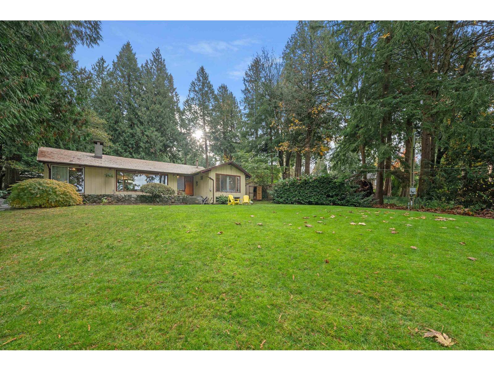 Surrey, BC V4A3K2,2574 CRESCENT DRIVE