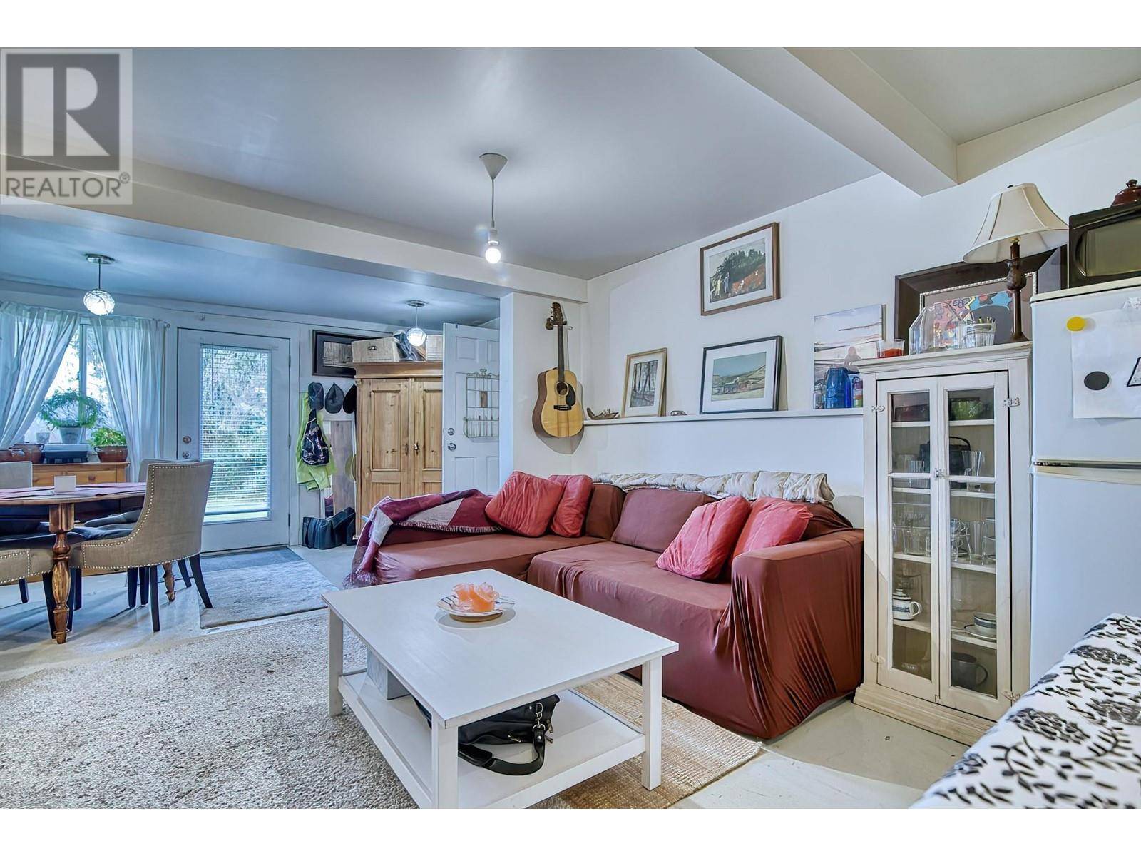 Gibsons, BC V0N1V9,638/640 WYNGAERT ROAD