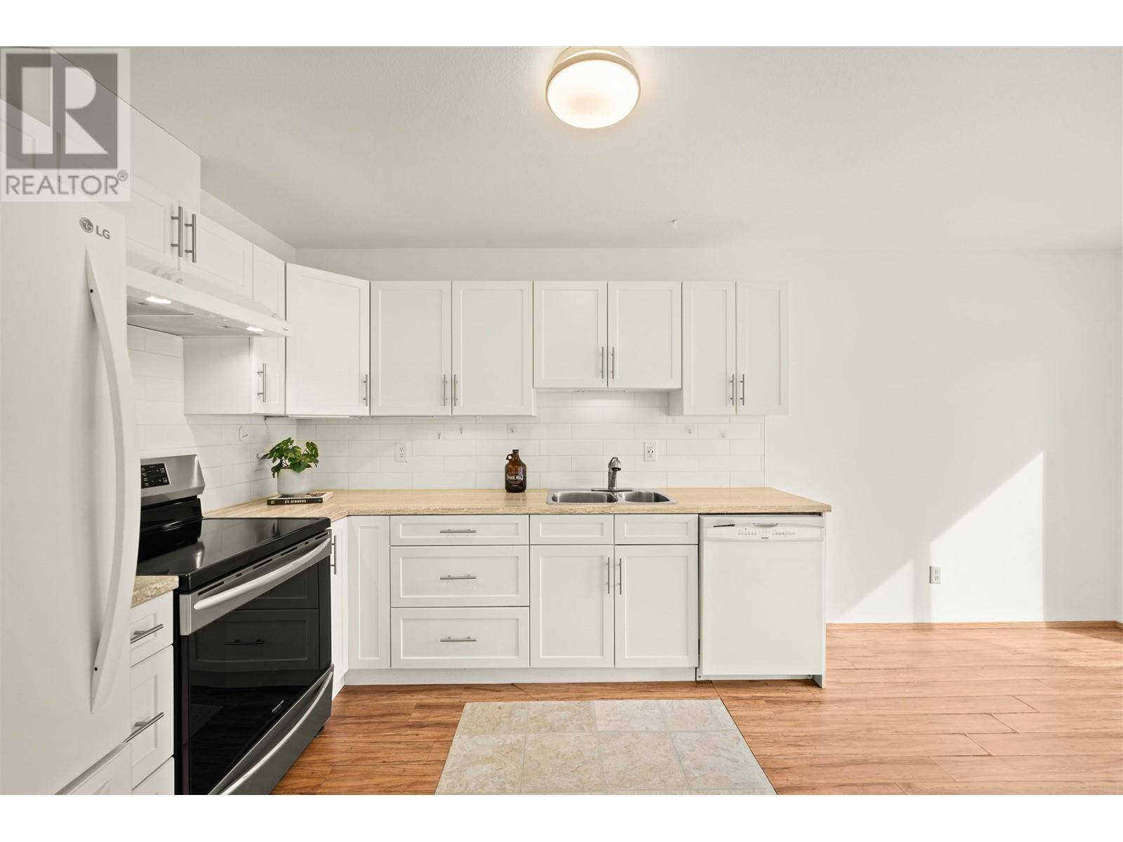 Pitt Meadows, BC V3Y2B8,19249 HAMMOND RD #13