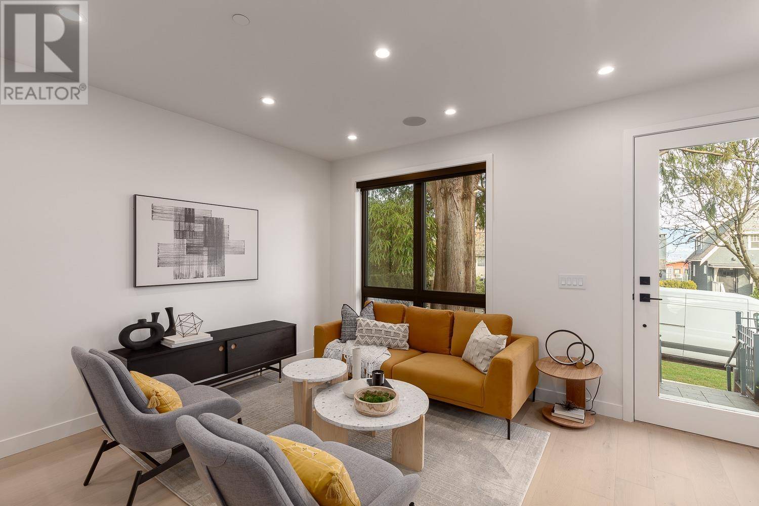 Vancouver, BC V6R2S8,3858 West 13TH AVE #1