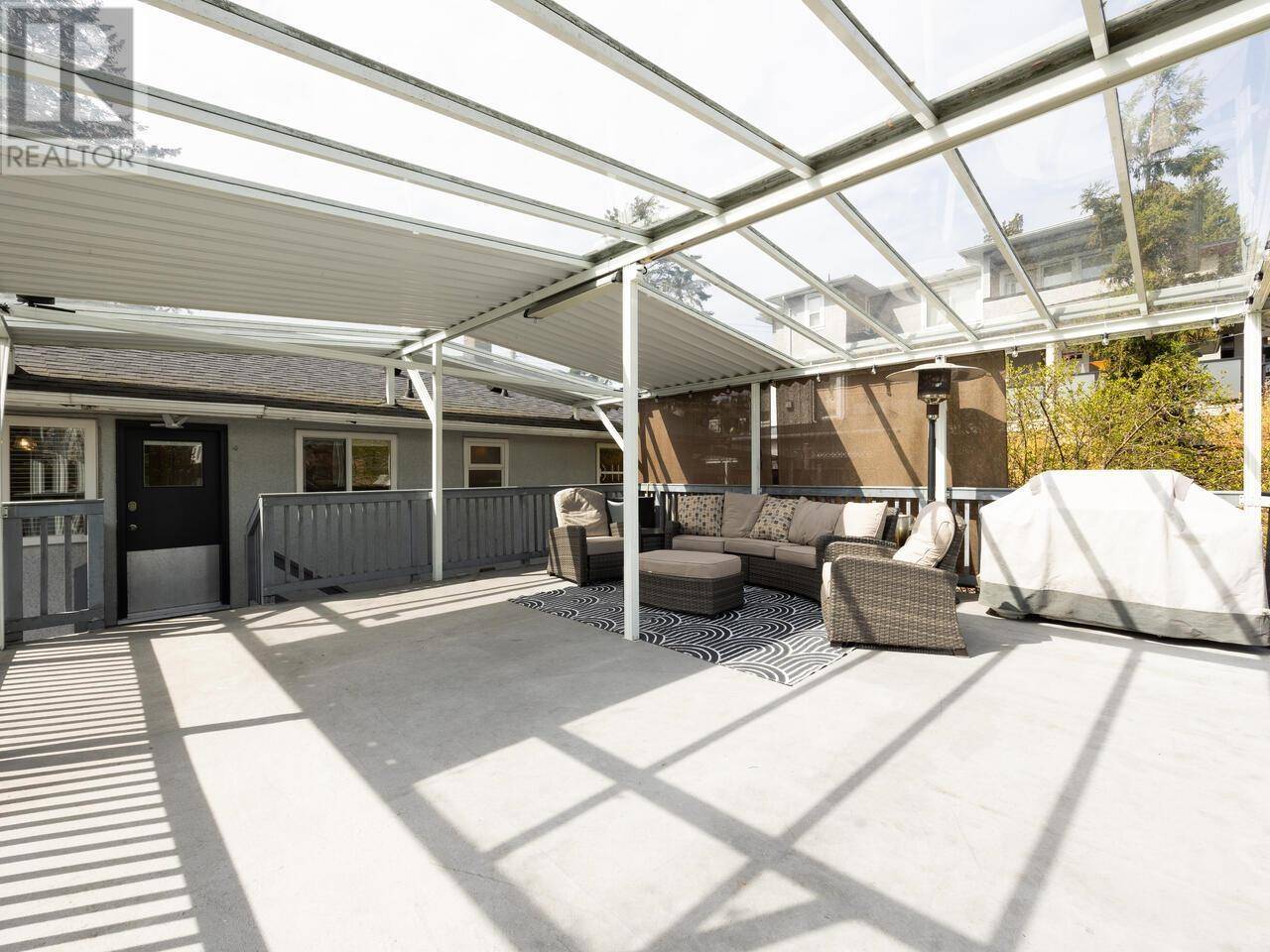 Burnaby, BC V5J4L2,8326 ROYAL OAK AVENUE