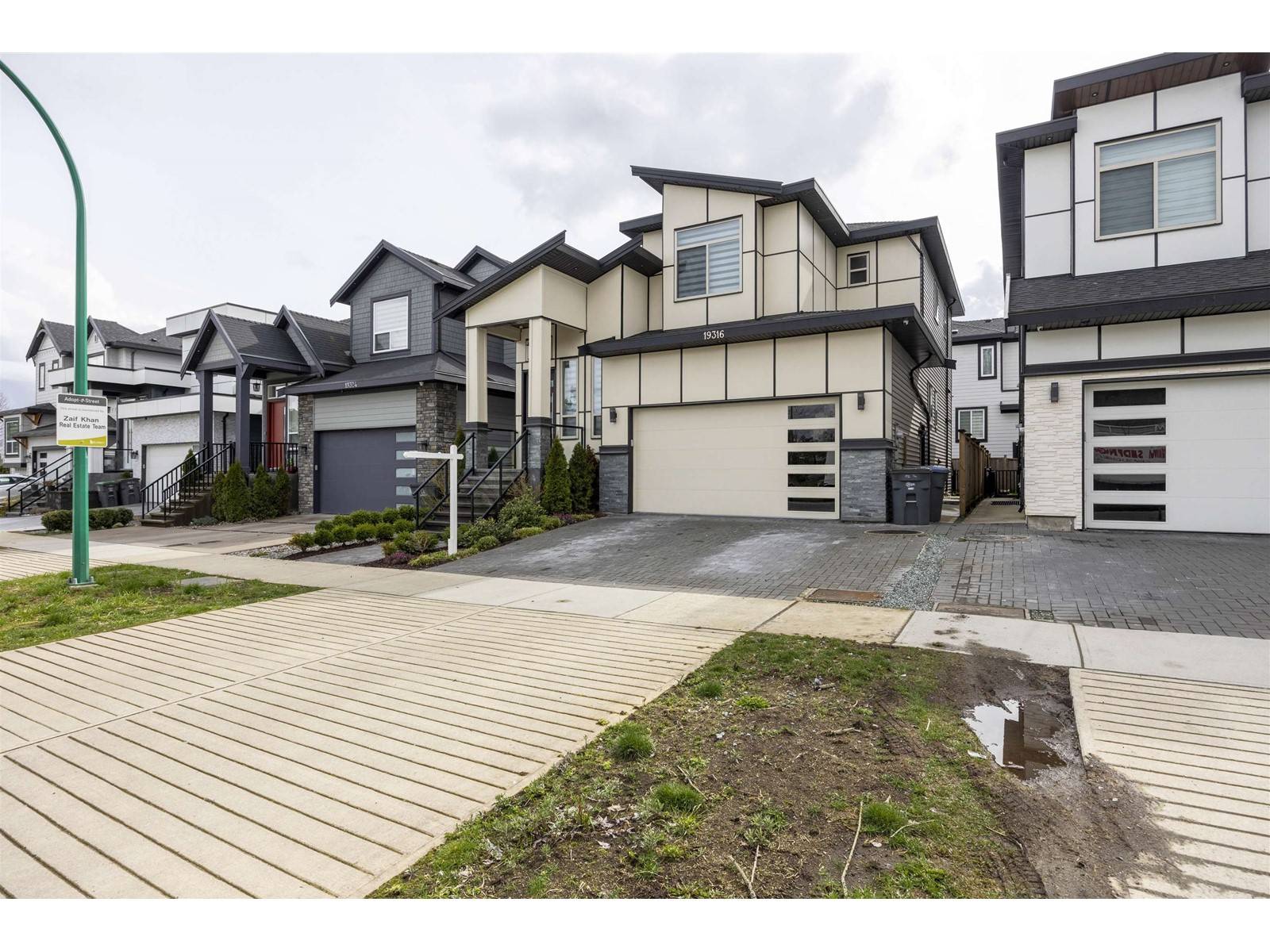 Surrey, BC V4N6V1,19316 71 AVENUE