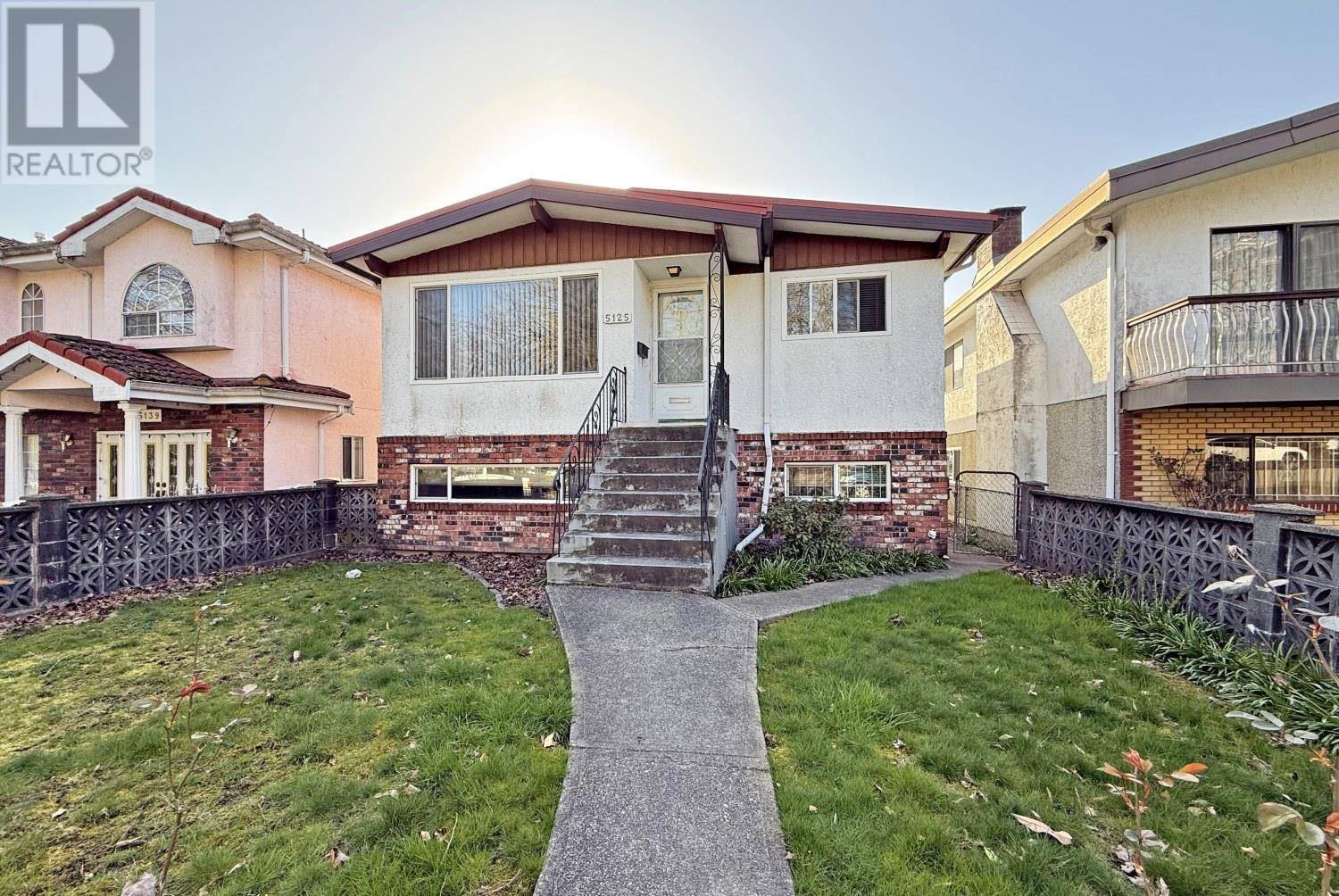 Vancouver, BC V5R3M5,5125 WALES STREET