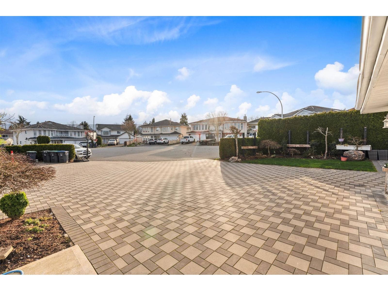 Surrey, BC V3V7W4,13329 88A AVENUE
