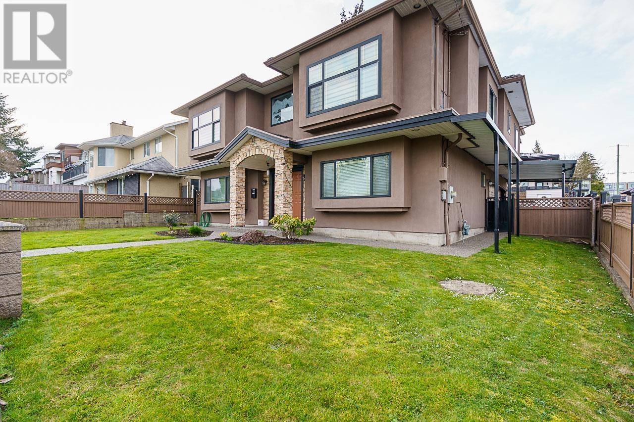 Burnaby, BC V3N1W7,7877 15TH AVENUE