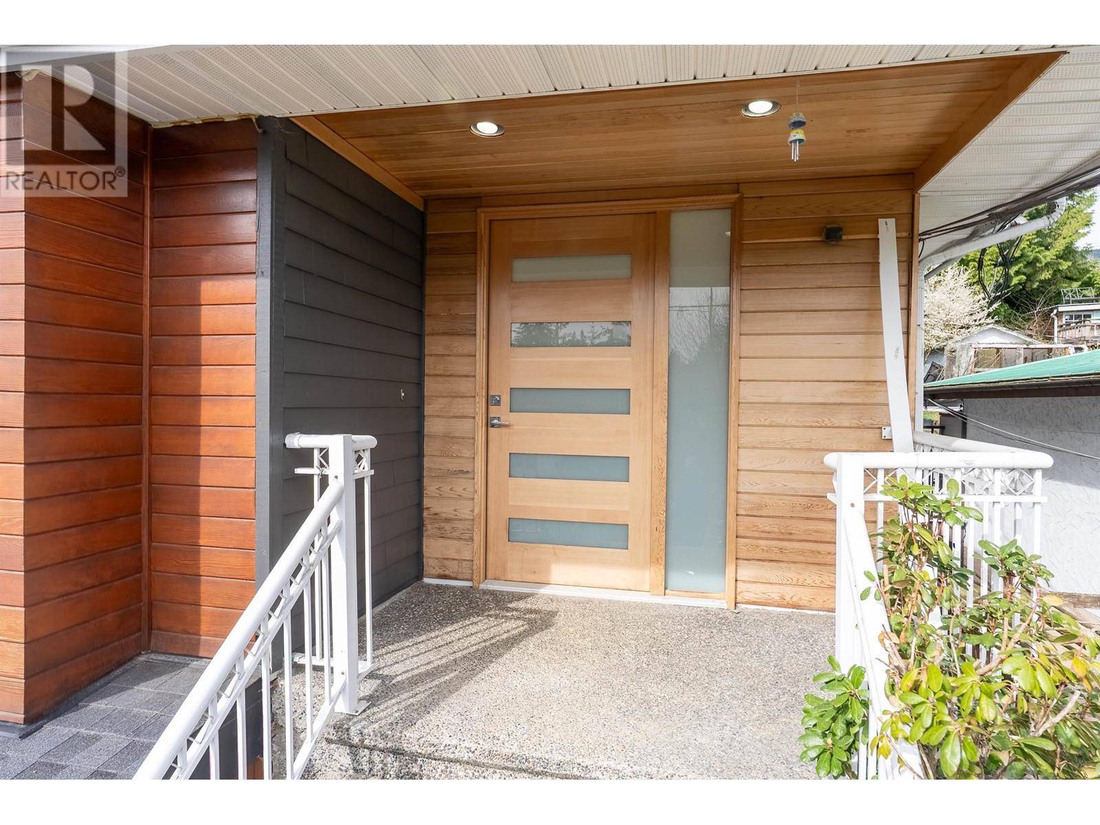 North Vancouver, BC V7N2G3,552 W 25TH STREET