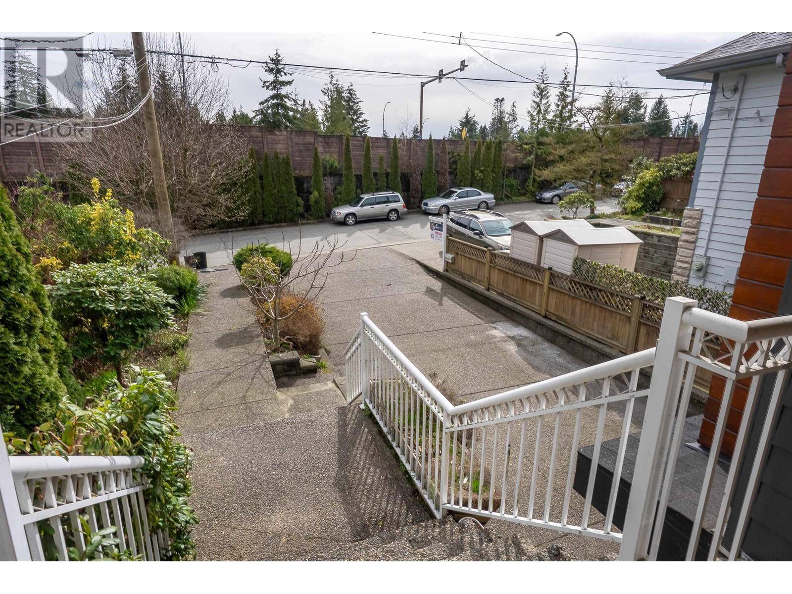 North Vancouver, BC V7N2G3,552 W 25TH STREET