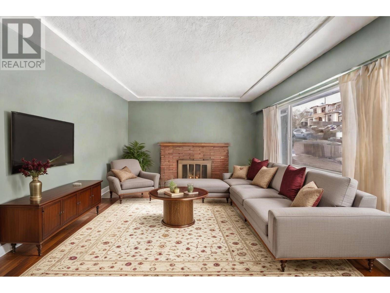 Burnaby, BC V5E1A2,6430 PORTLAND STREET