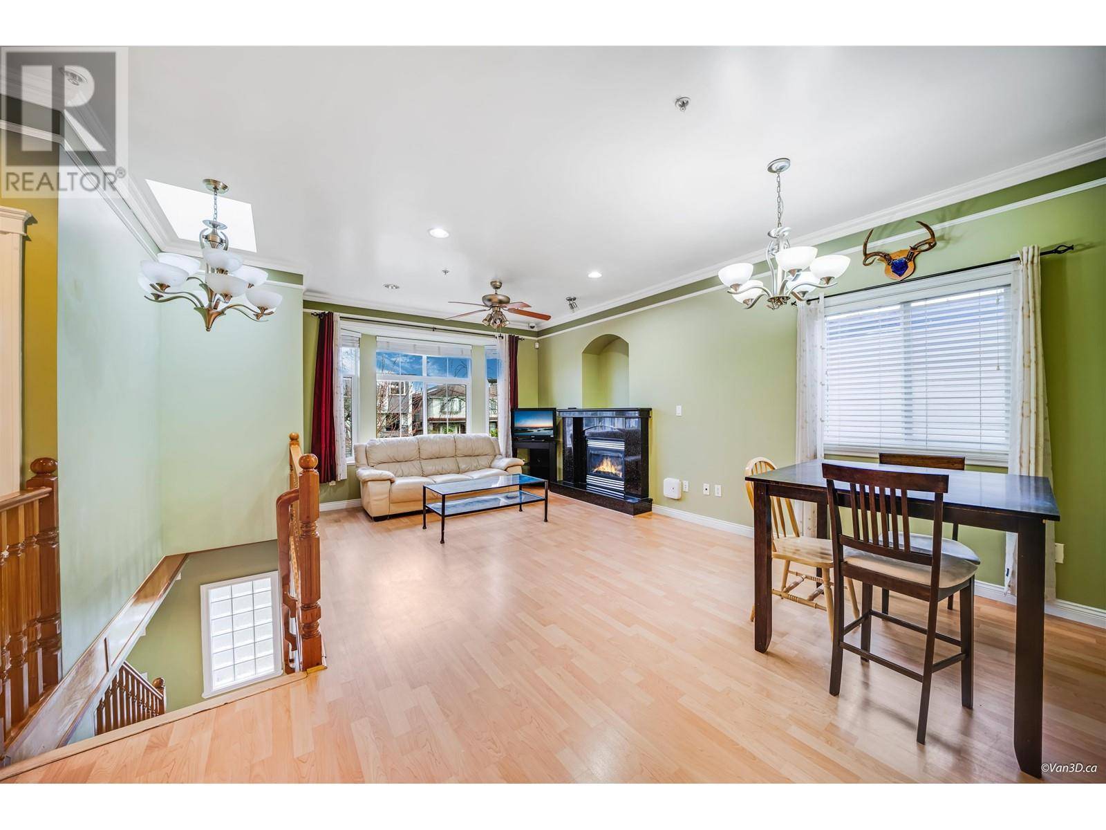 Vancouver, BC V5X1E3,742 E 51ST AVENUE