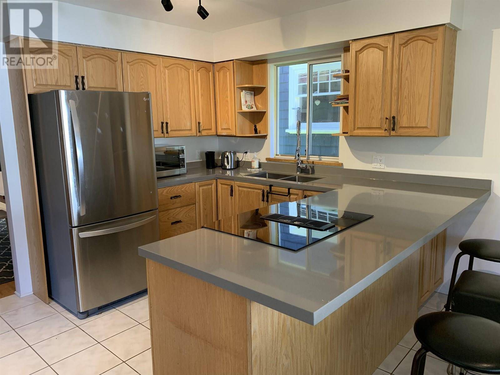 Vancouver, BC V6R2X7,4227 W 14TH AVENUE