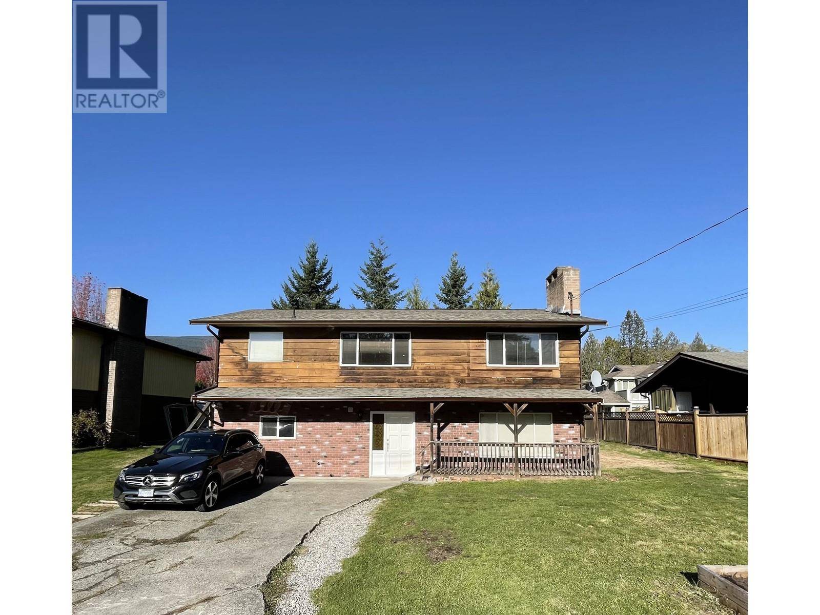 Gibsons, BC V0N1V8,866 POPLAR LANE