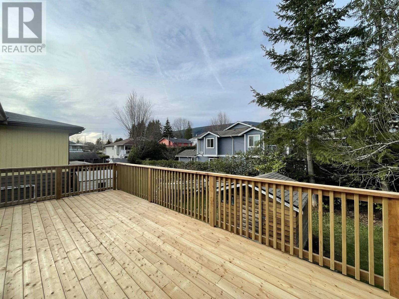 Gibsons, BC V0N1V8,866 POPLAR LANE