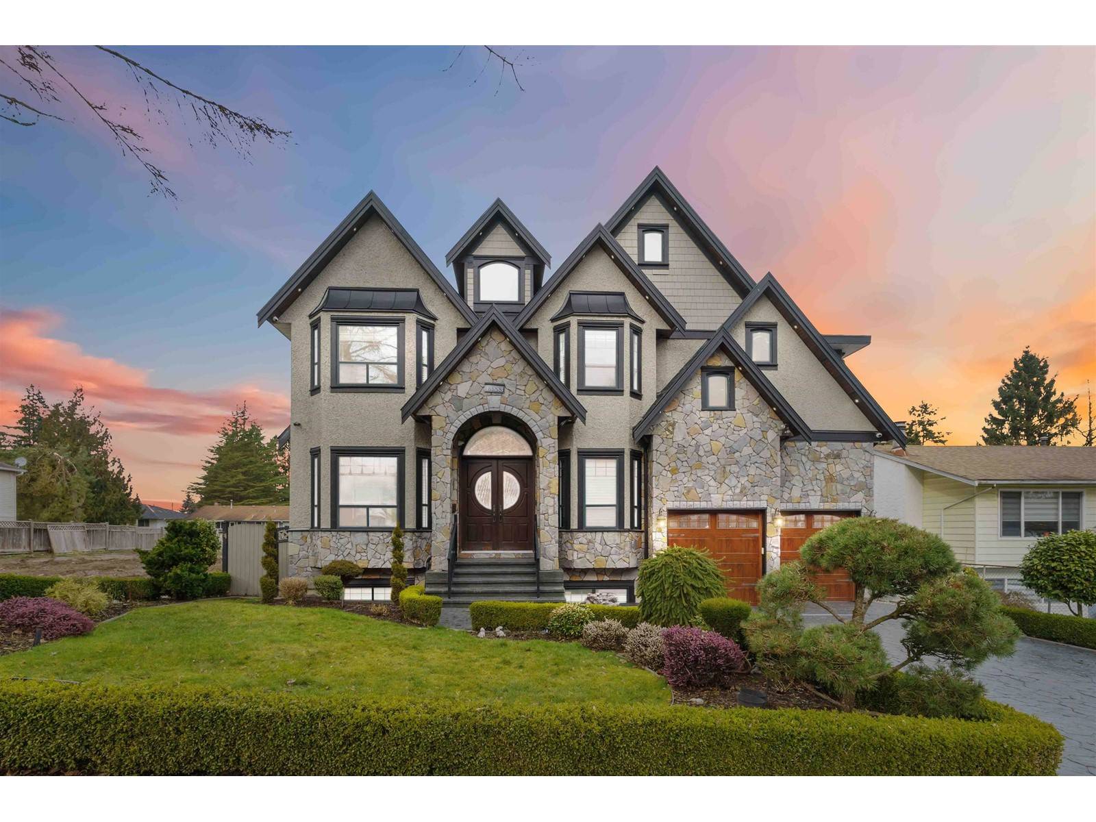 Surrey, BC V3W5Z3,13883 77A AVENUE