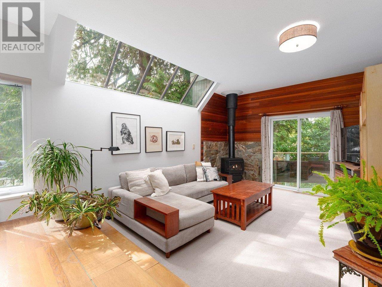North Vancouver, BC V7K2L7,3821 SYMONDS ROAD