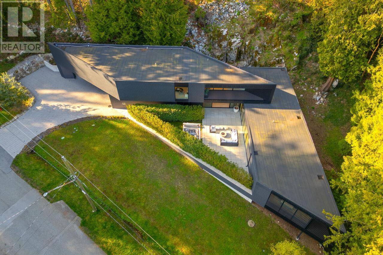 West Vancouver, BC V7V2N6,4181 ROSE CRESCENT