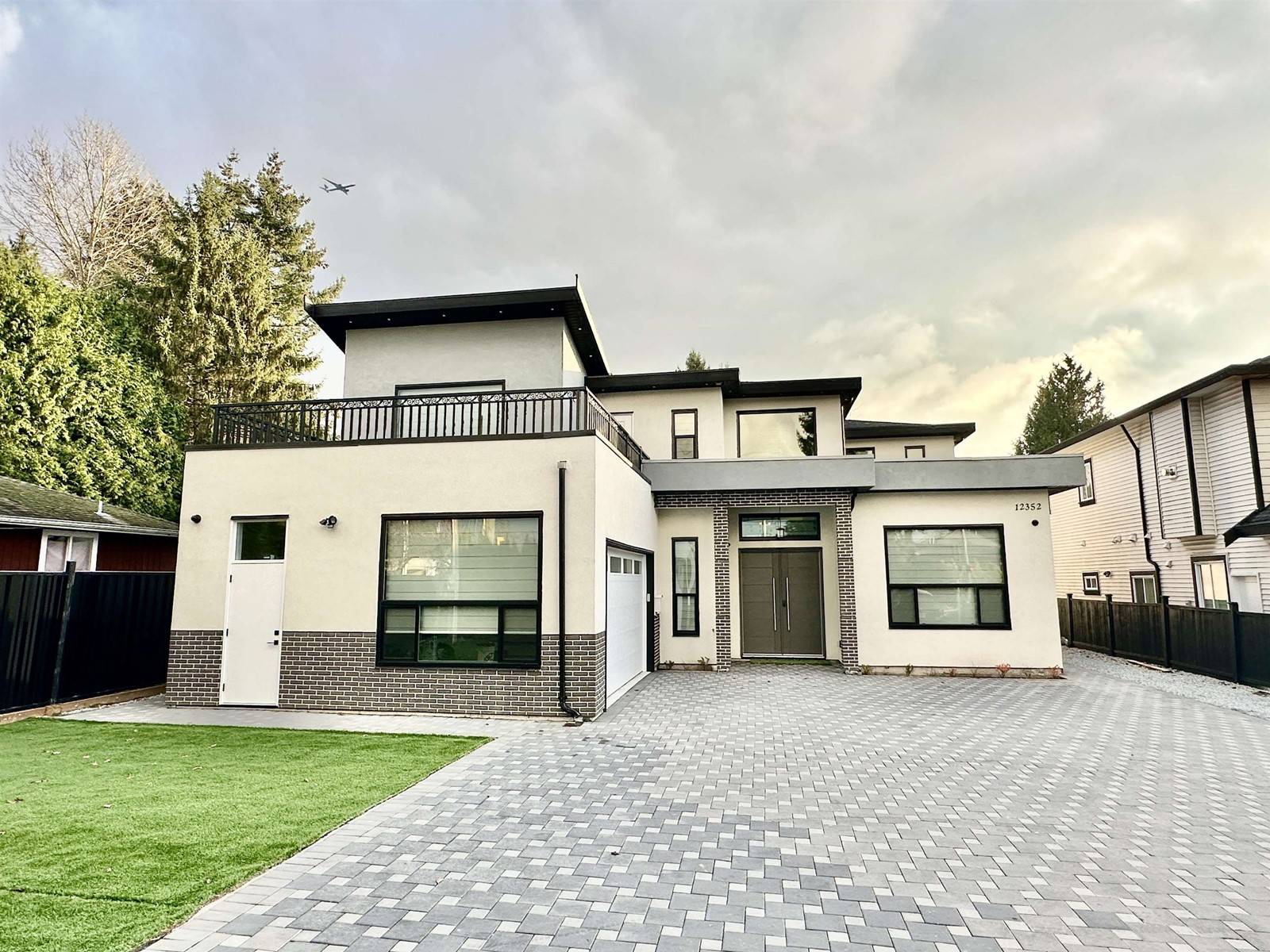 Surrey, BC V3V1W7,12352 96 AVENUE