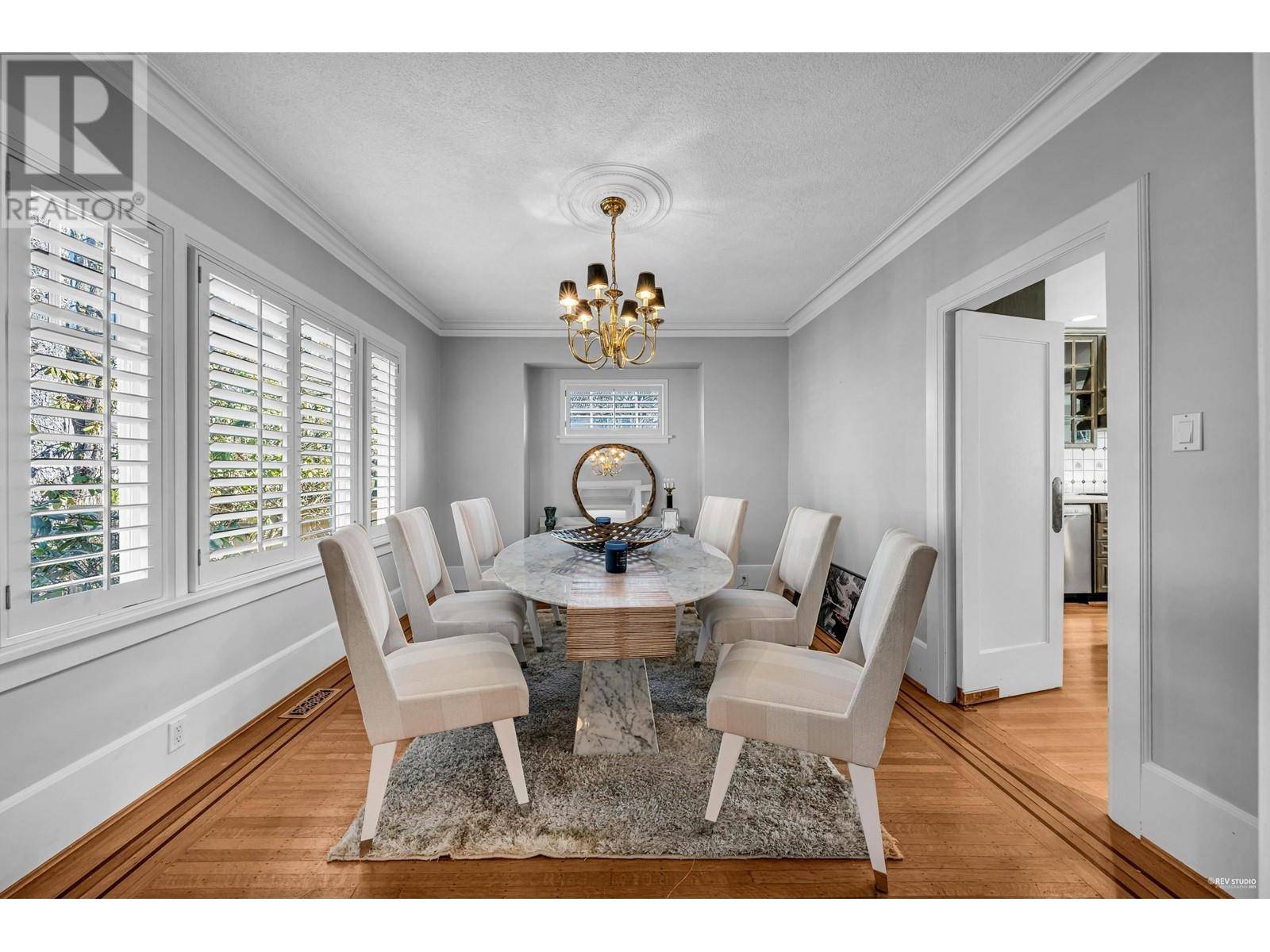 Vancouver, BC V6H2B8,1122 W 27TH AVENUE