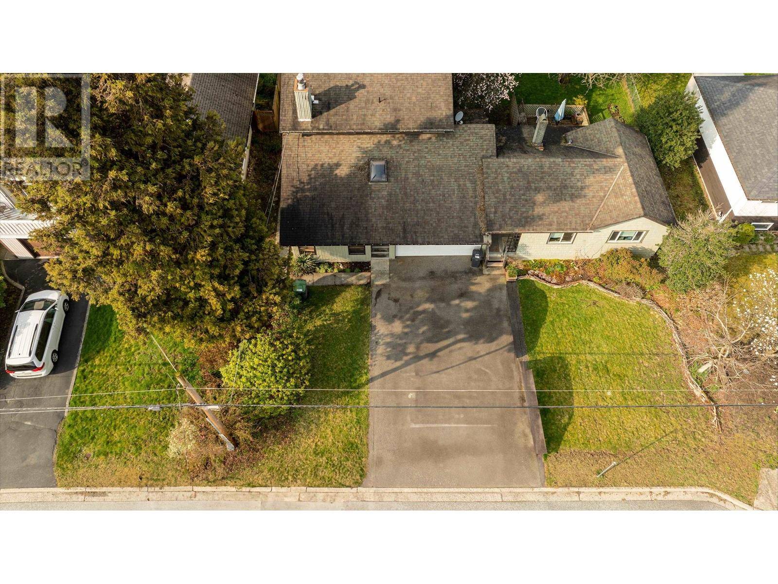 Coquitlam, BC V3J4A2,607 CHAPMAN AVENUE