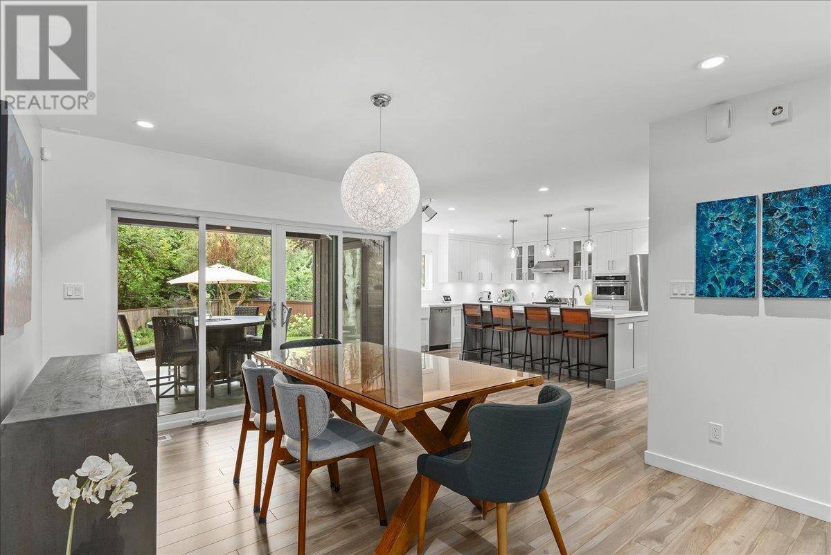 West Vancouver, BC V7W2R6,5664 MARINE DRIVE