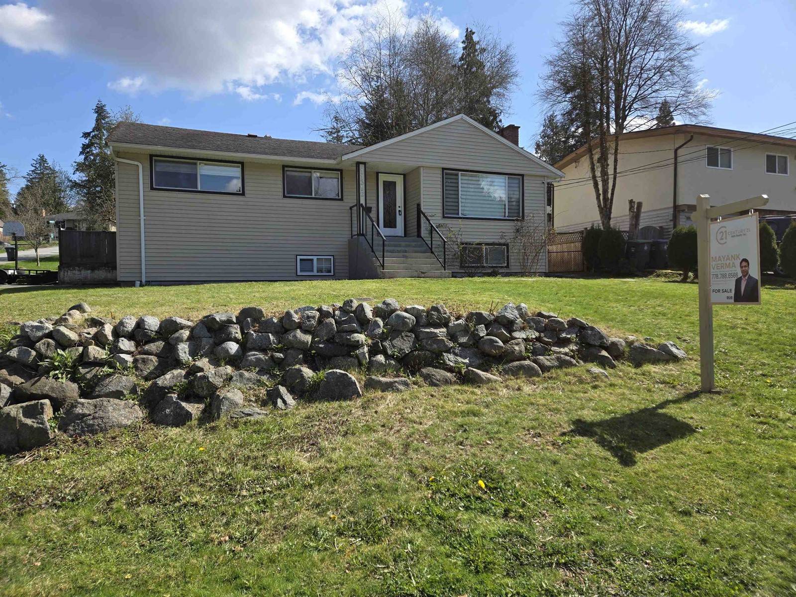 Surrey, BC V3R4Y5,11352 GLEN AVON DRIVE