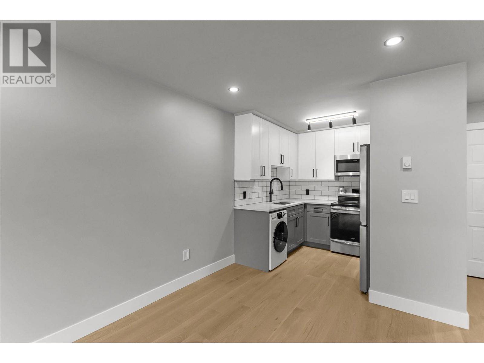 Port Coquitlam, BC V3B1J3,1948 COQUITLAM AVE #201