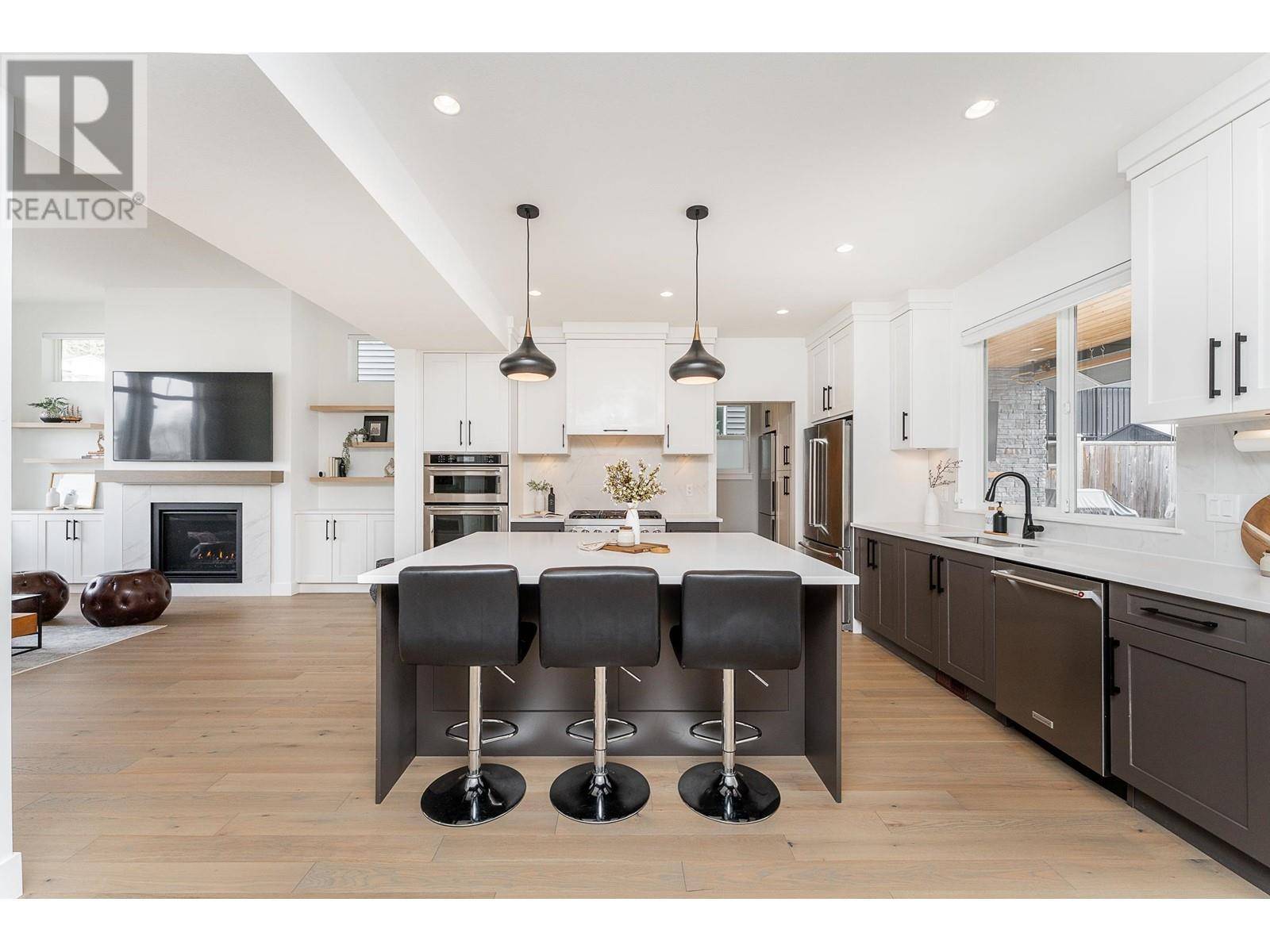 Coquitlam, BC V3E0N5,3484 HIGHLAND DRIVE