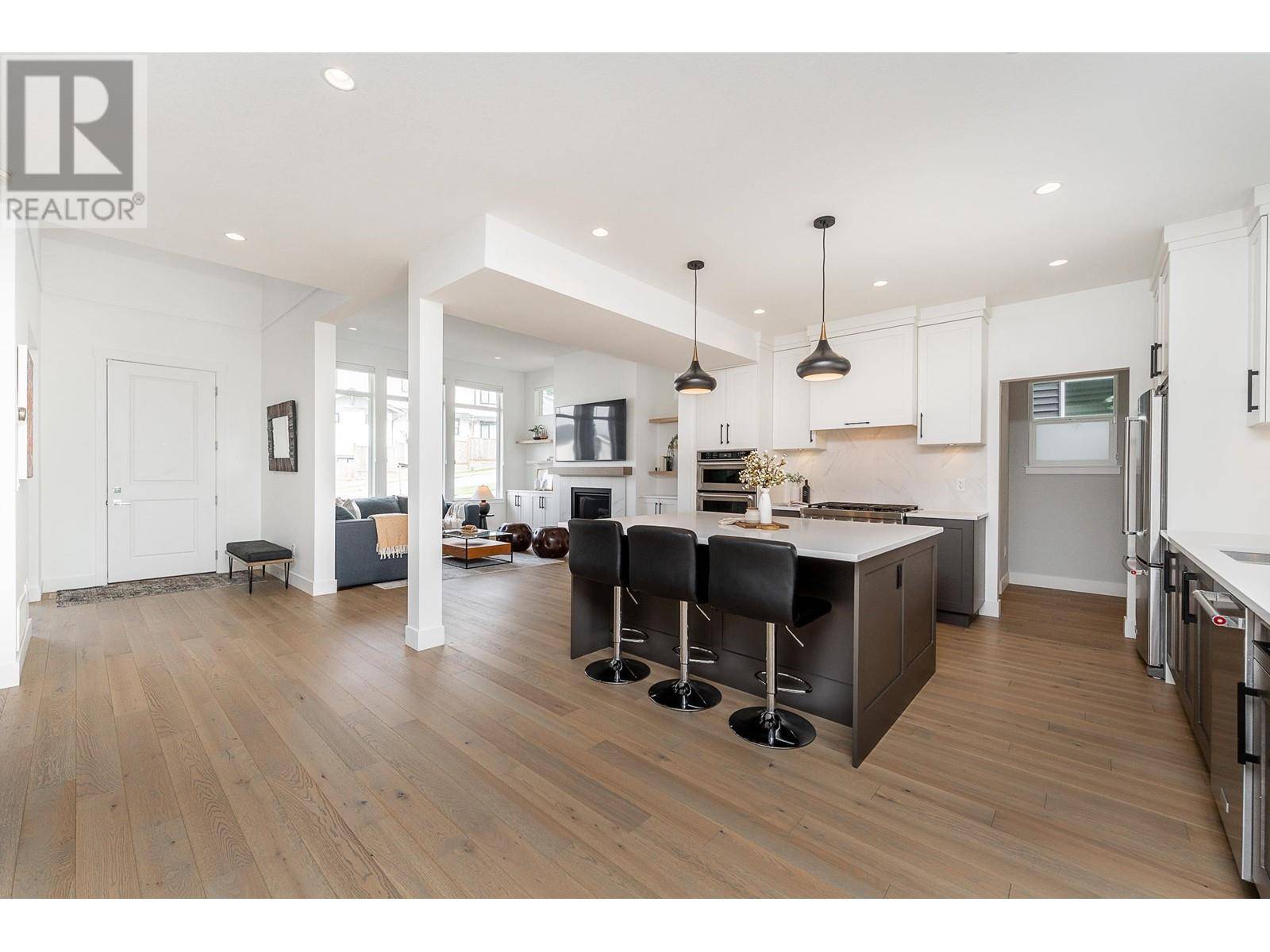 Coquitlam, BC V3E0N5,3484 HIGHLAND DRIVE
