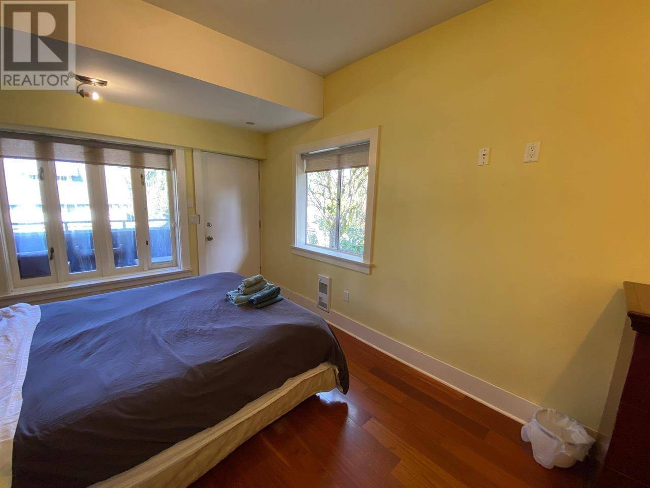 Vancouver, BC V5Y1W2,387 W 13TH AVENUE