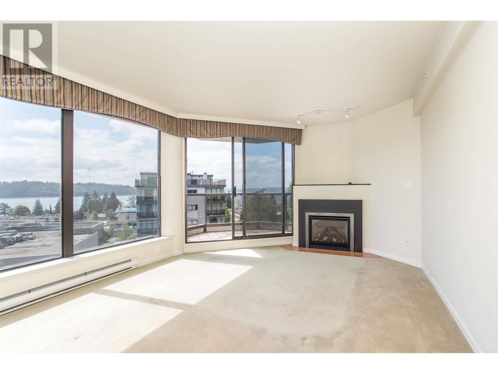 West Vancouver, BC V7N1P7,1689 DUCHESS AVE #408
