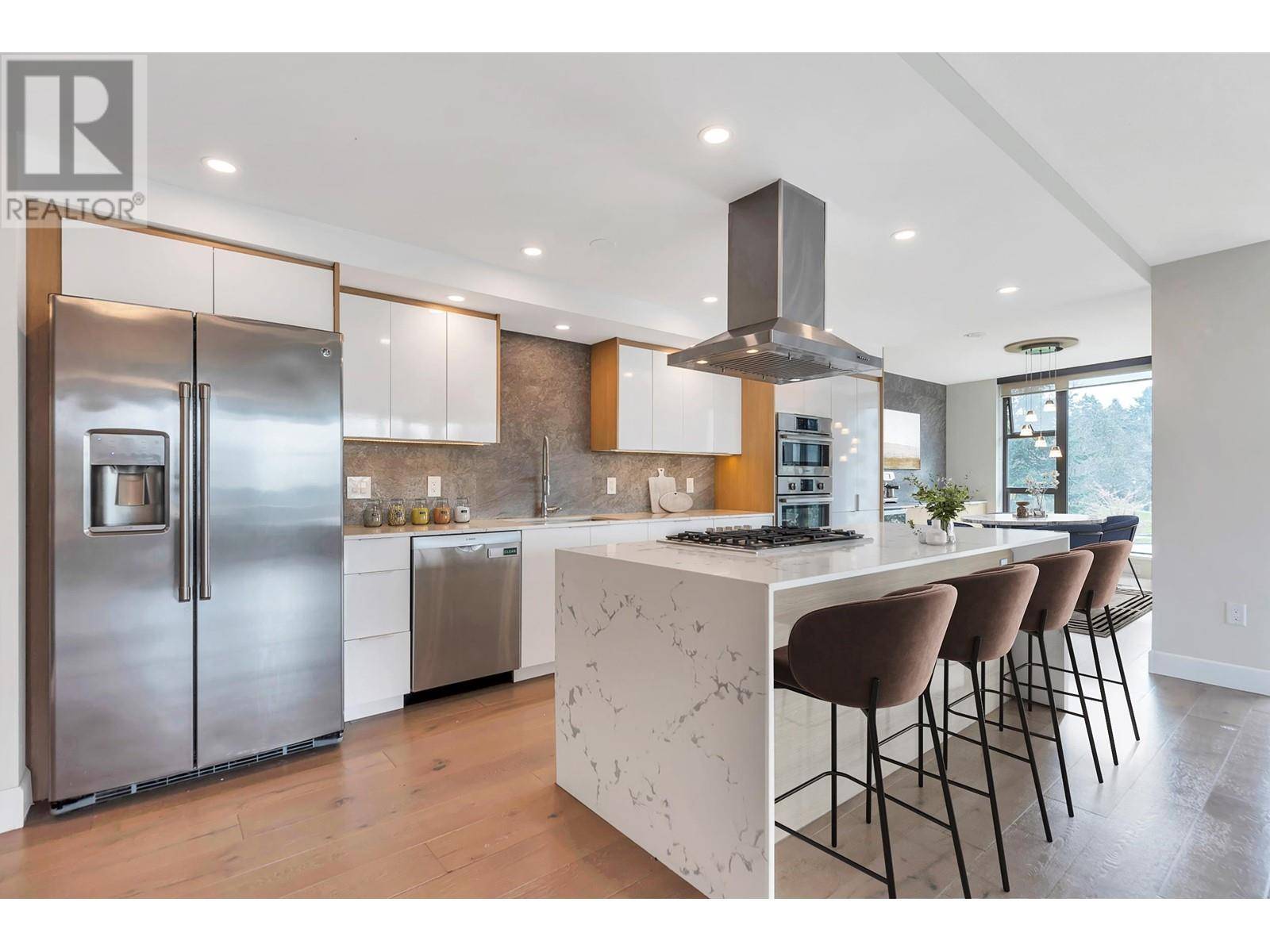 North Vancouver, BC V7M0A2,683 VICTORIA PARK #304