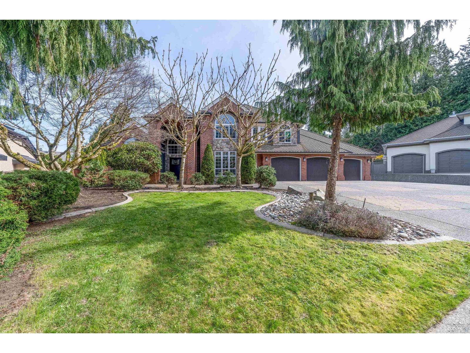 Surrey, BC V4P1R3,14212 31 AVENUE