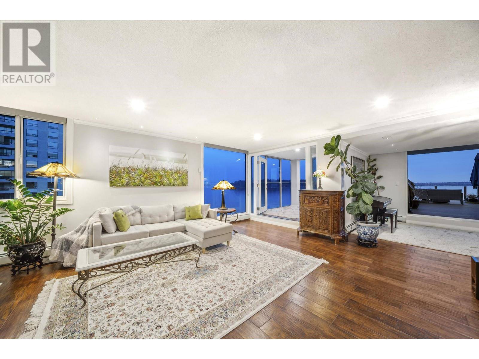 West Vancouver, BC V7V4R4,2090 ARGYLE AVE #602