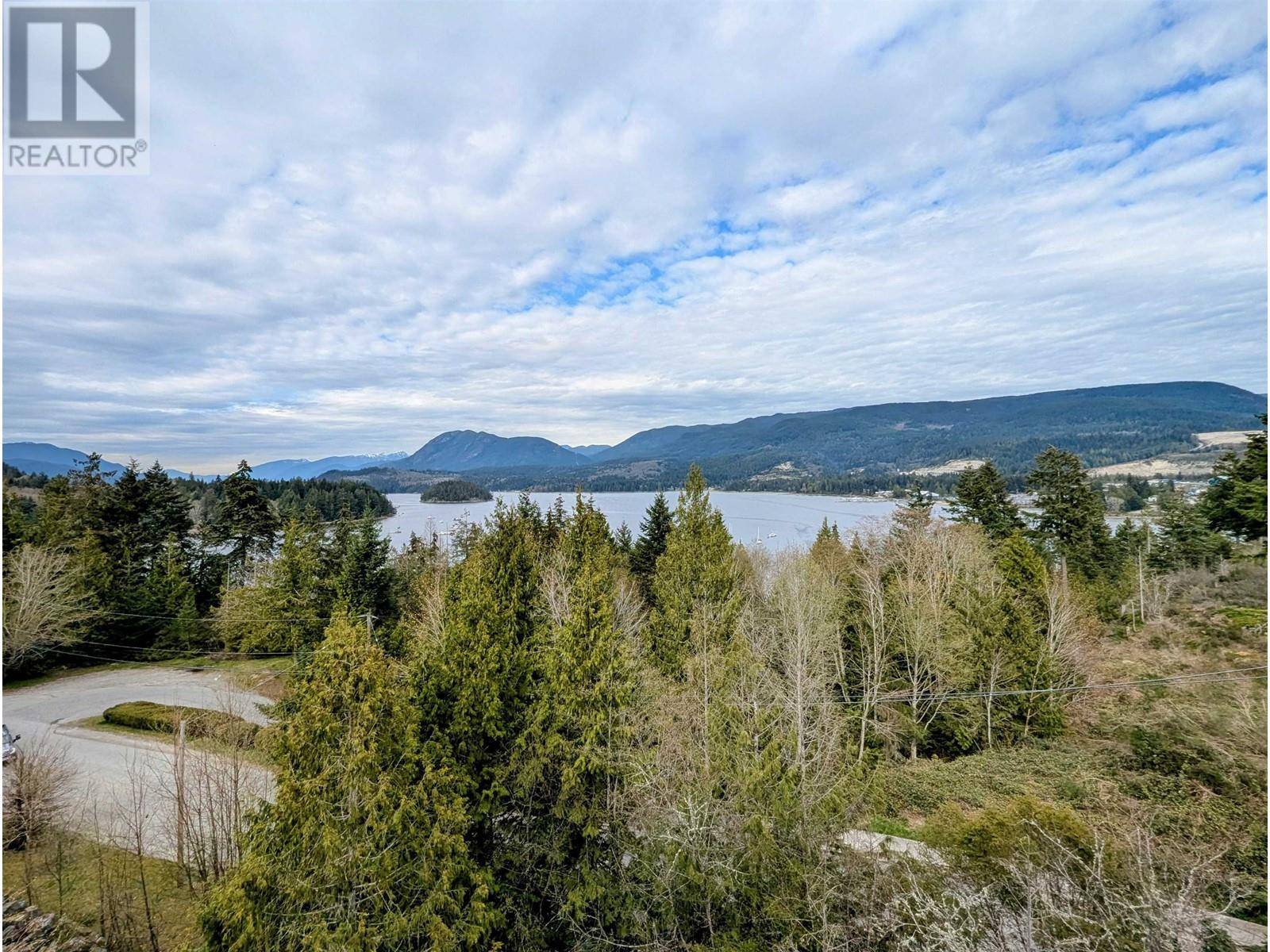 Sechelt, BC V7Z0K5,5780 TRAIL AVE #322