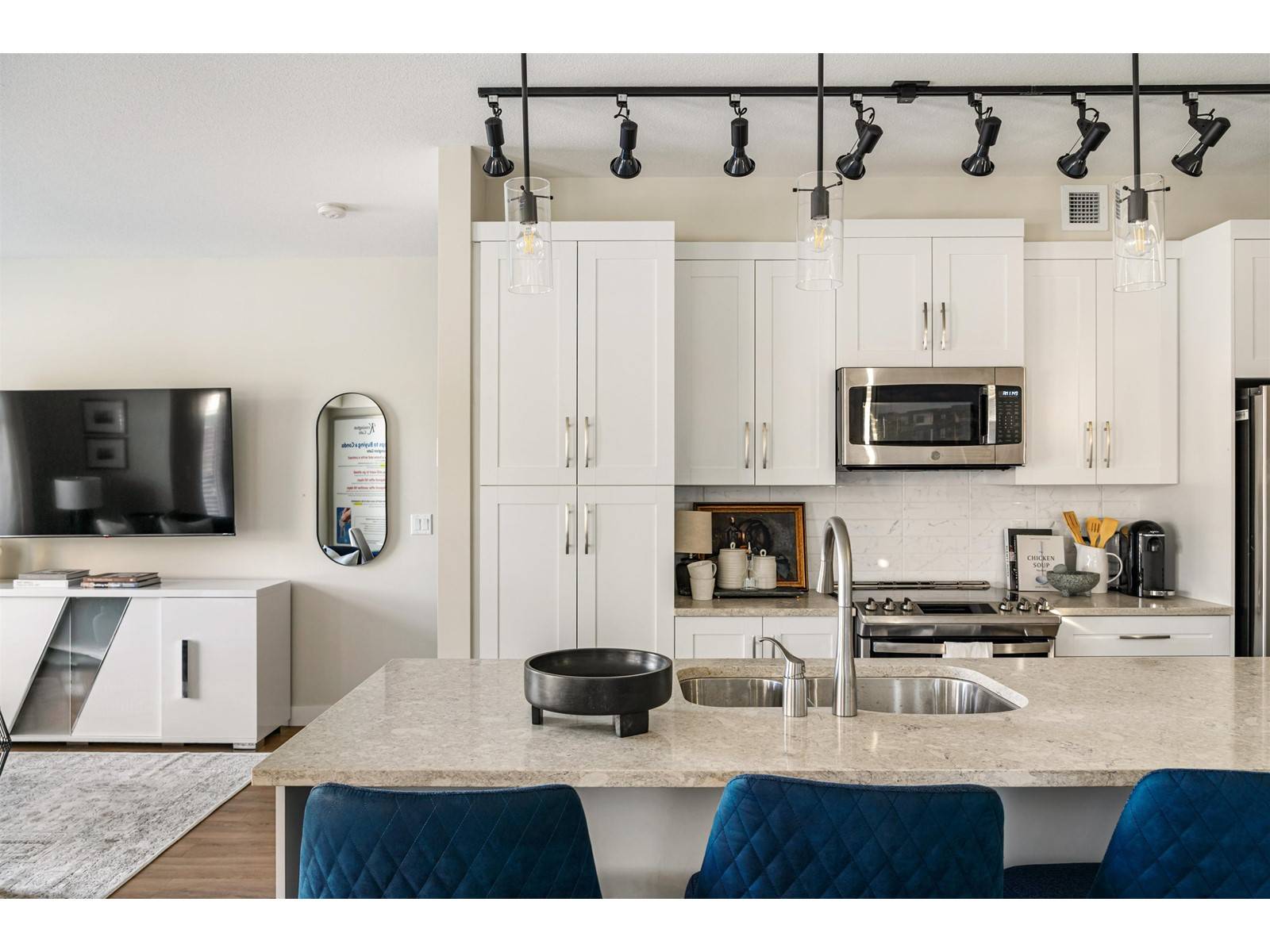 Surrey, BC V0V0V0,13757 108 #106
