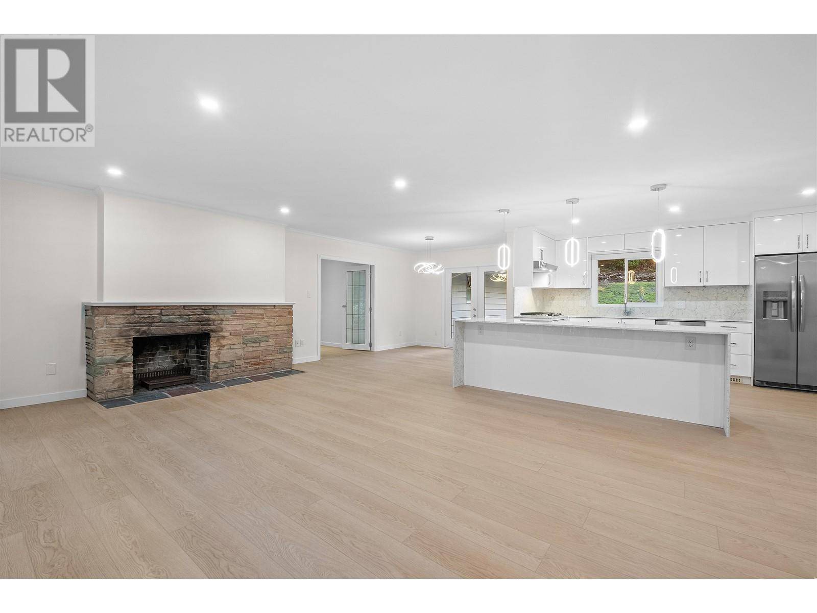 West Vancouver, BC V7S1M3,441 SOUTHBOROUGH DRIVE