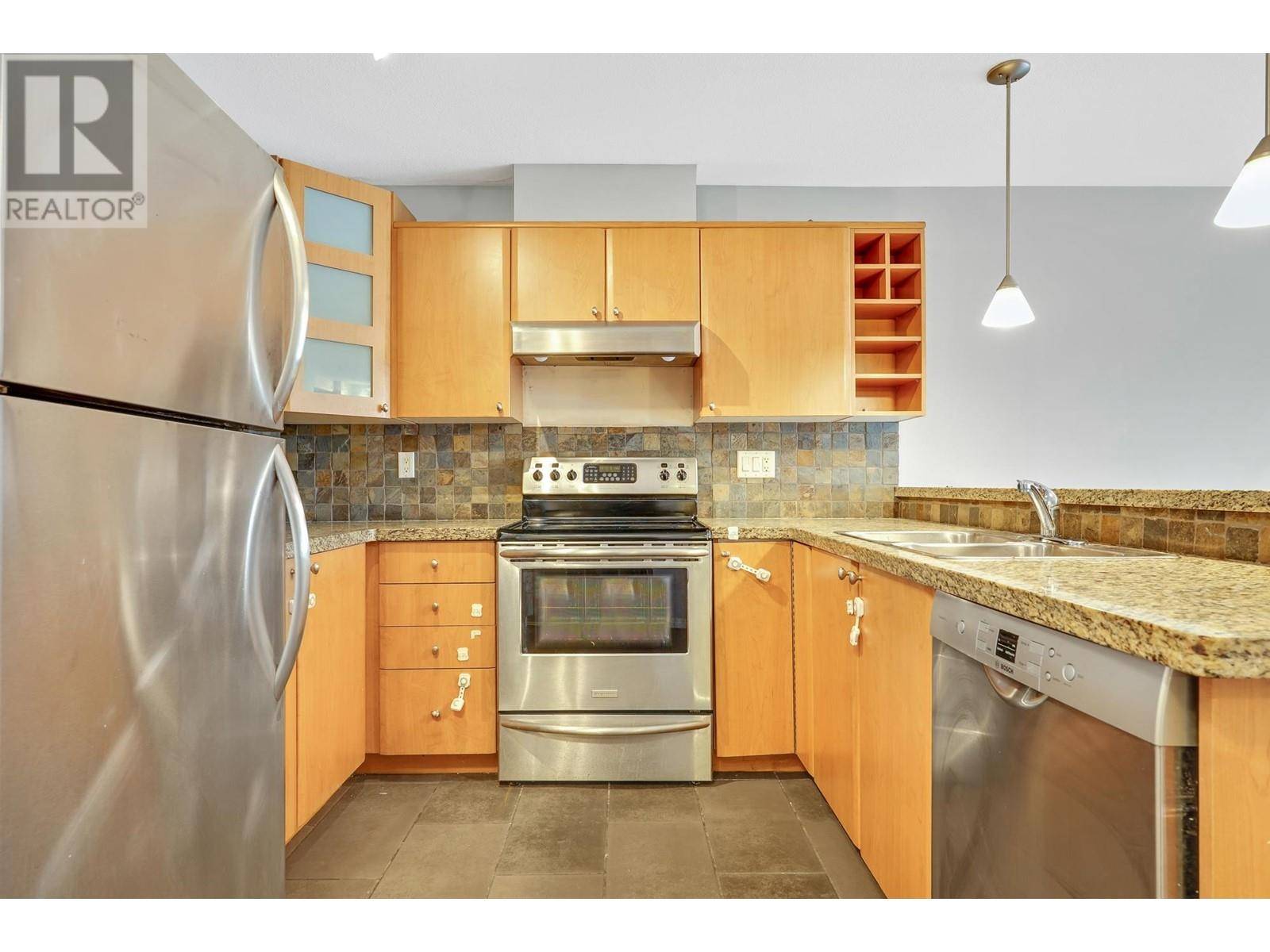 Port Moody, BC V3H5E4,3136 ST JOHNS ST #212