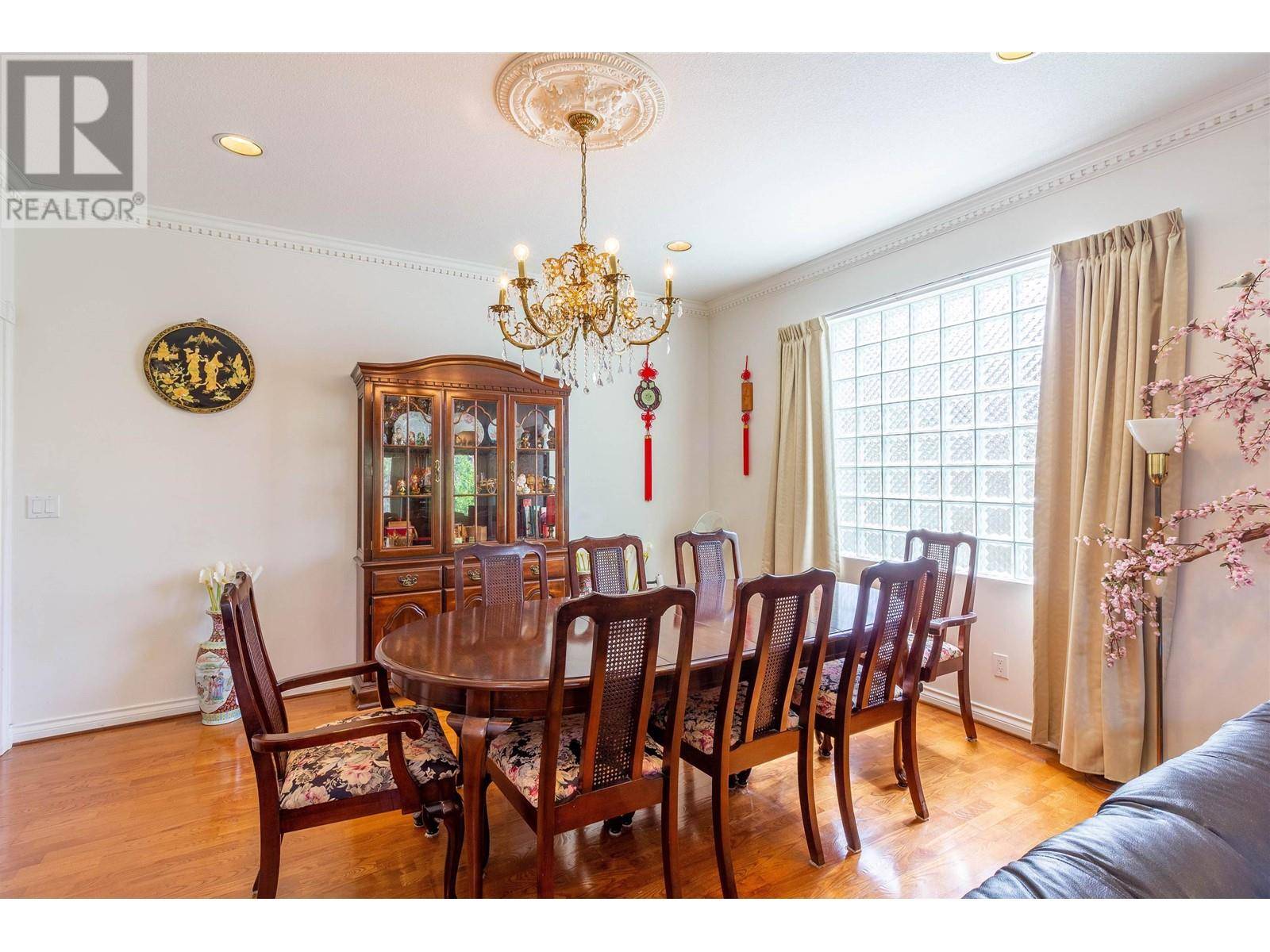 Burnaby, BC V5A1E2,7286 BARNET ROAD