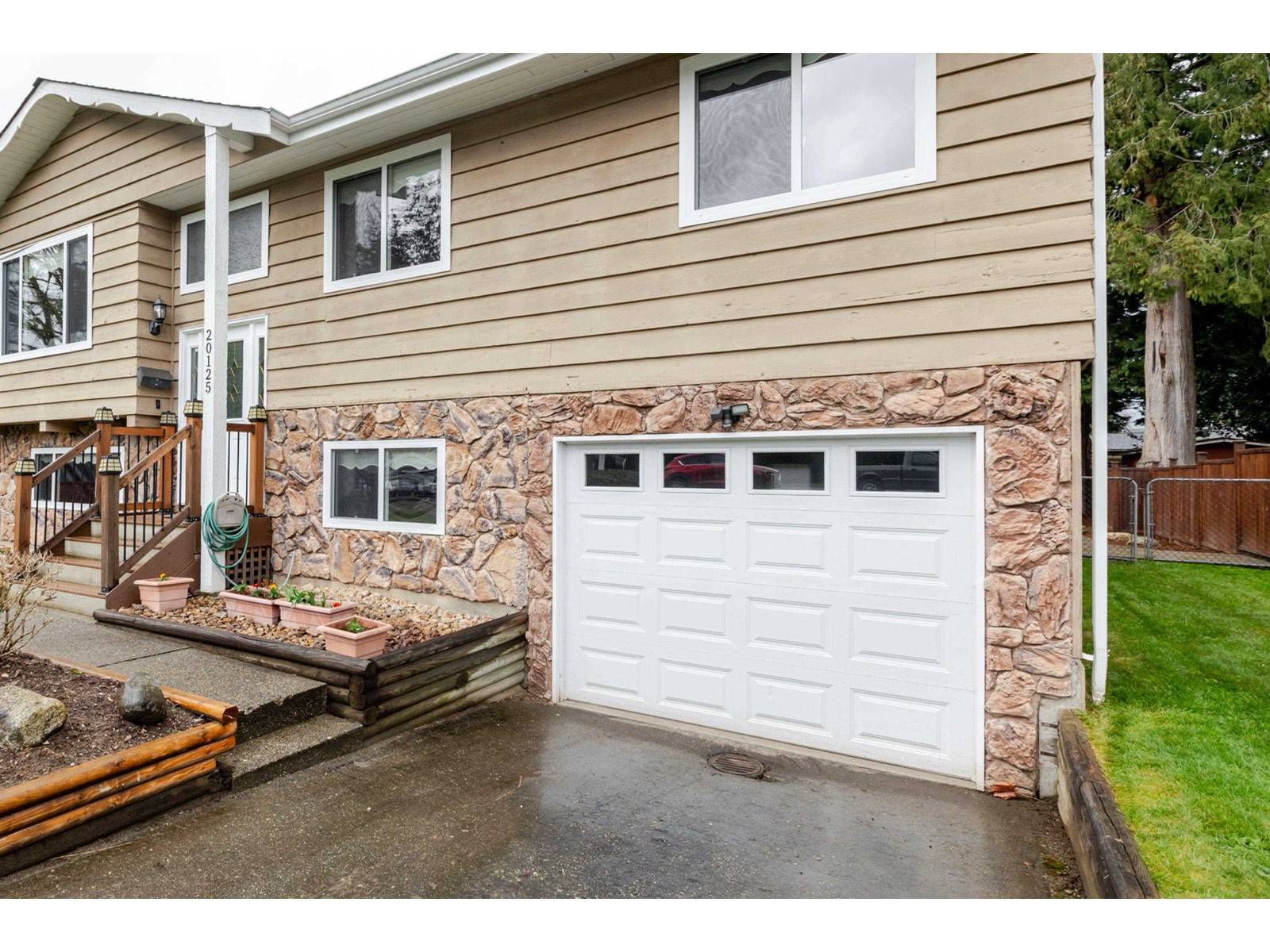 Langley, BC V3L6A8,20125 44 AVENUE