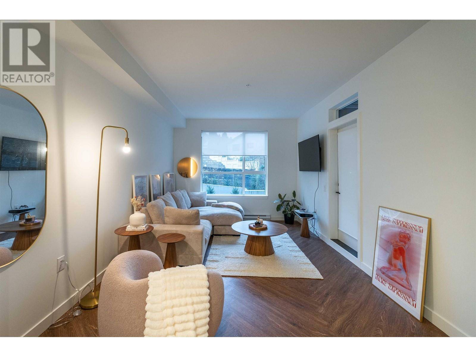 Port Moody, BC V3H0M4,3229 ST JOHNS ST #302