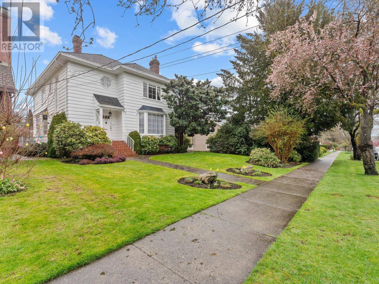 New Westminster, BC V3L2R8,319 THIRD STREET