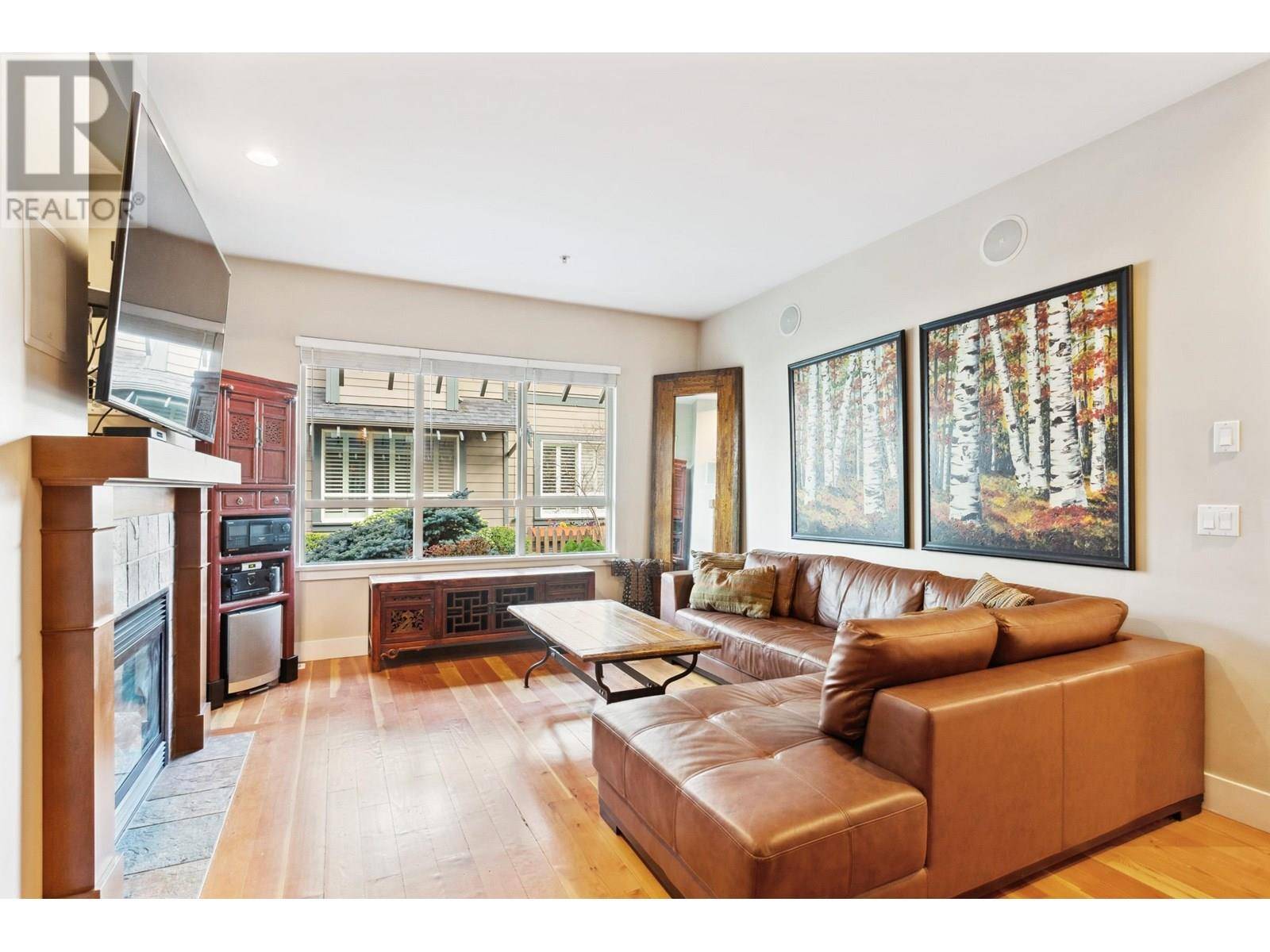 New Westminster, BC V3M0B4,247 FURNESS STREET