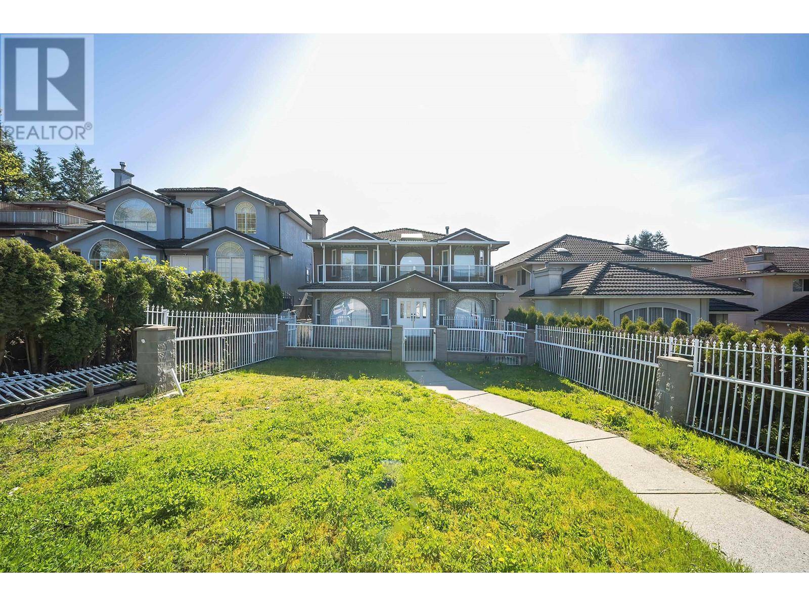 Burnaby, BC V3N4X2,7563 CARIBOO ROAD