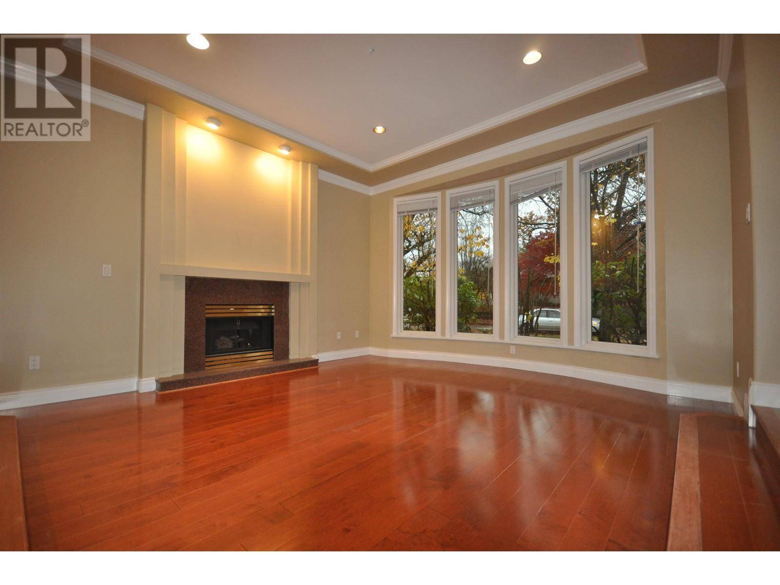 Vancouver, BC V6K2S7,2415 W 13TH AVENUE