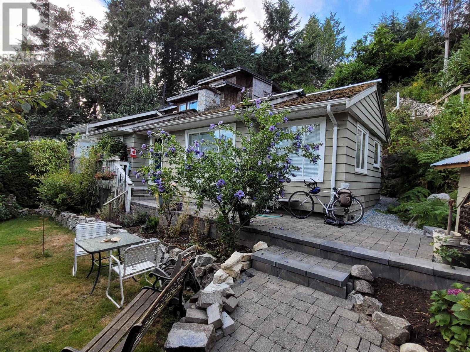 West Vancouver, BC V7W1N8,4405 MARINE DRIVE