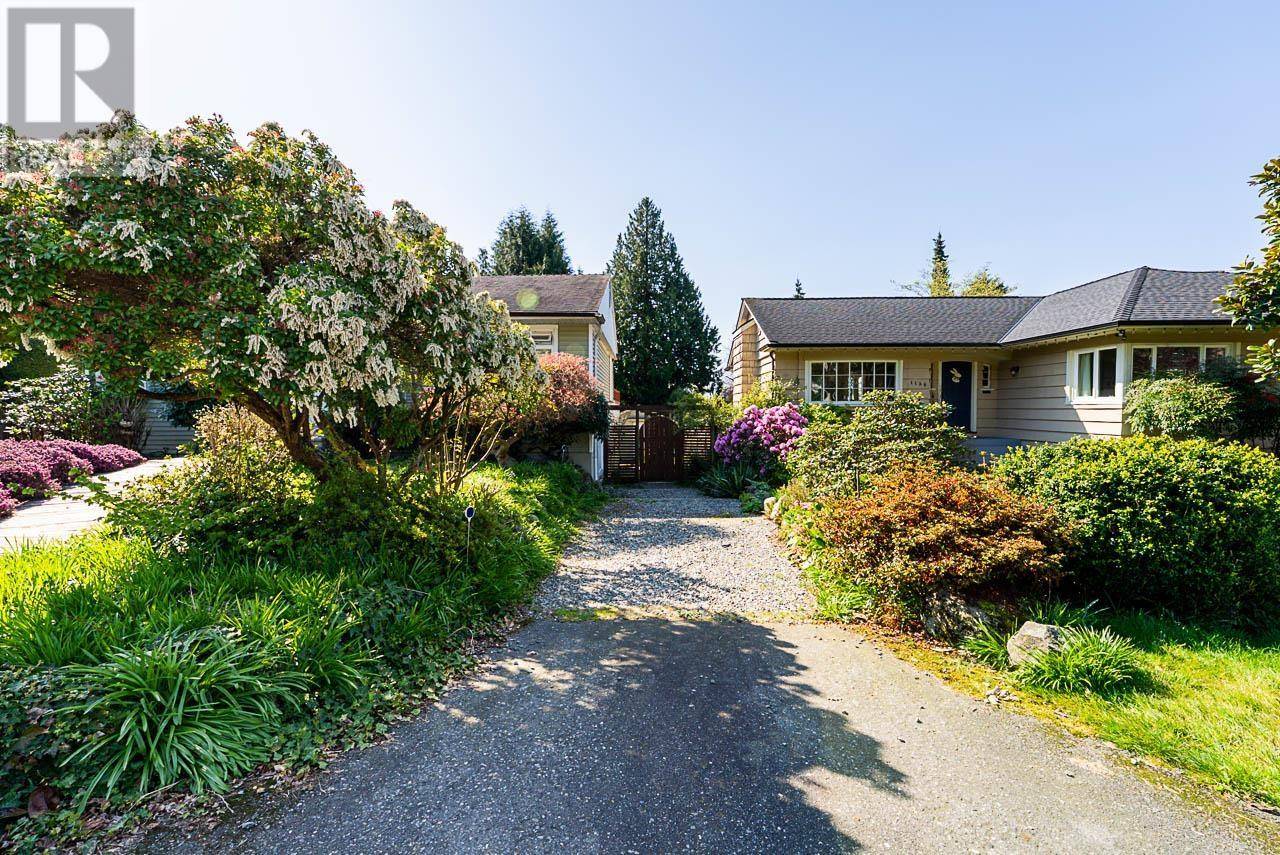 West Vancouver, BC V7T2C3,1126 KINGS AVENUE