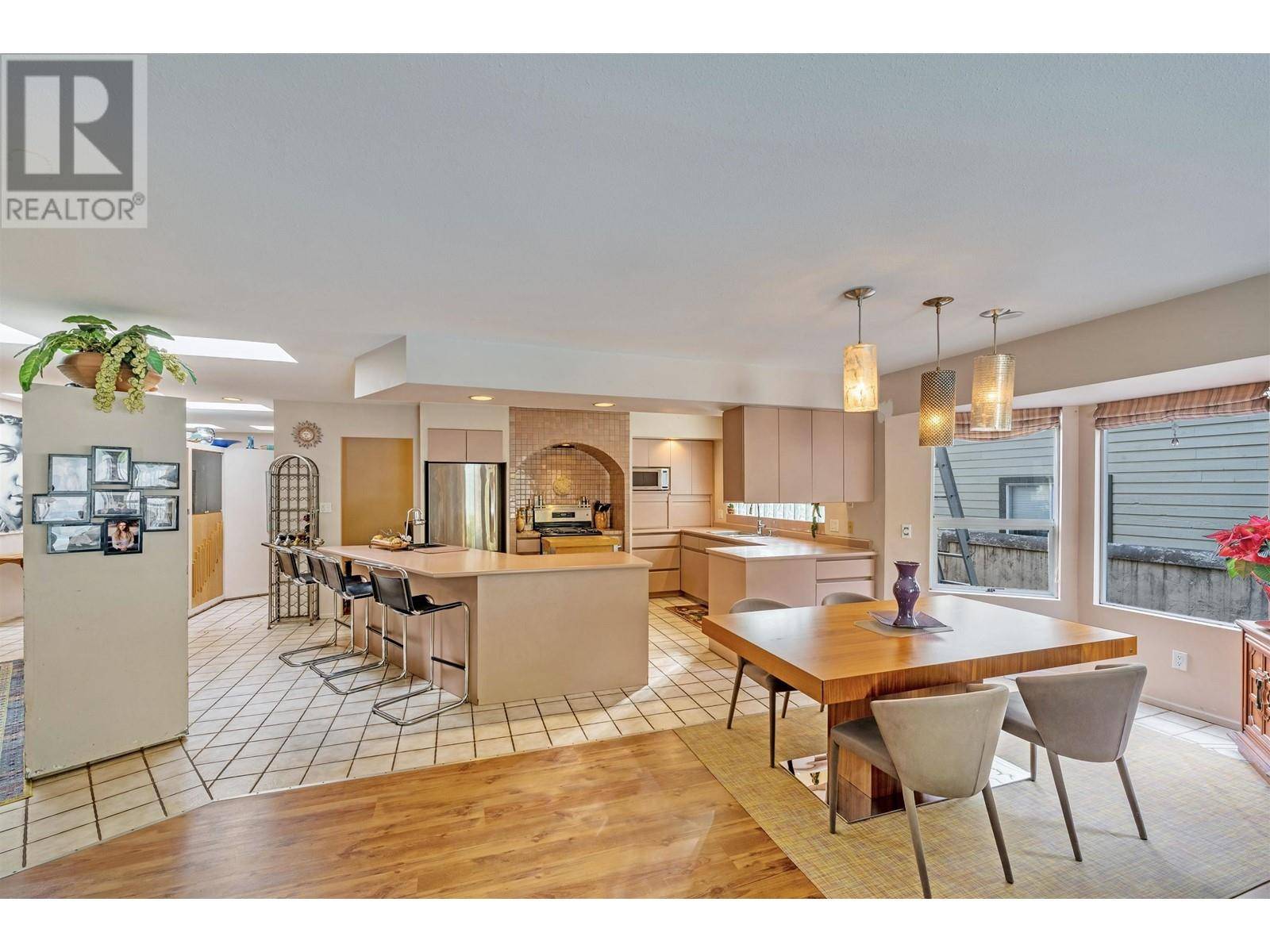 North Vancouver, BC V7H1H3,3424 GASPE PLACE