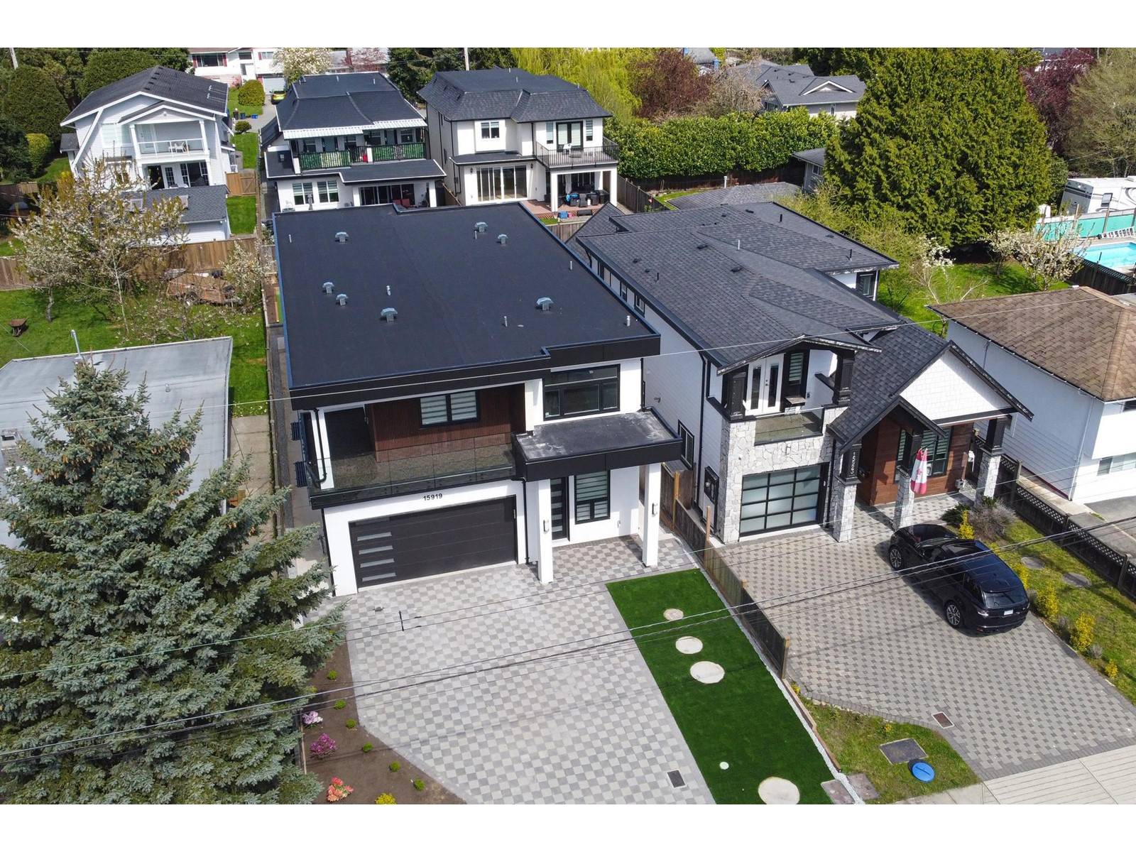 White Rock, BC V4B2S6,15919 RUSSELL AVENUE