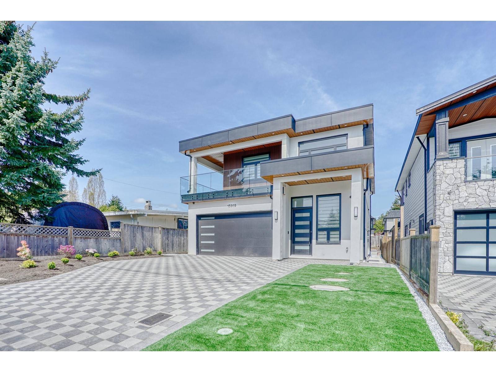 White Rock, BC V4B2S6,15919 RUSSELL AVENUE